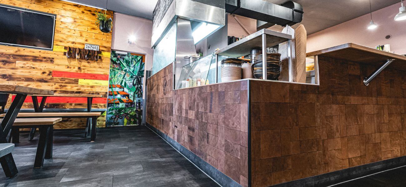 Leder verleidete Bar, Möbelverkleidung, Objektverkleidung Leder, Zweite Heimat Passau, winterior